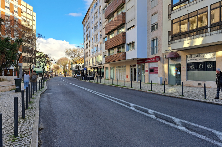 Apartamento T3 em Benfica - Totalmente Remodelado com varanda junto à Avª de Uruguai,